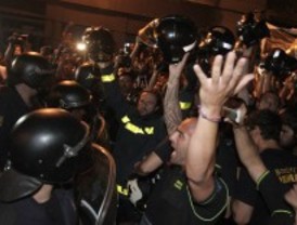 Cifuentes defiende 'la profesionalidad' de los antidisturbios durante las detenciones del 19J