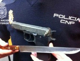 Dos detenidos por asaltar un locutorio en La Latina armados con un cuchillo y una pistola de fogueo