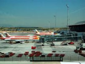 La niebla provoca retrasos de hasta tres horas en el Aeropuerto de Barajas