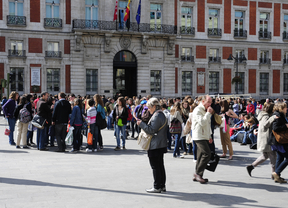Soria y Botella abordan la "preocupante" caída del turismo