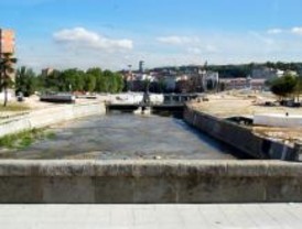 El PSM denuncia que se permita llenar de publicidad el Manzanares