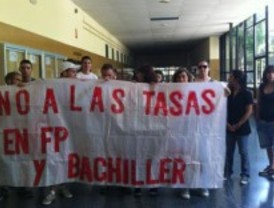 Encierro en IES San Blas contra el 'tasazo' de FP