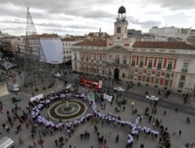 Paraguas morados contra la violencia machista en Sol