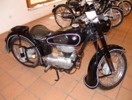 Exposición de motocicletas clásicas en Ciempozuelos