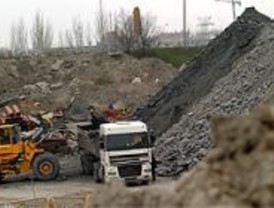 El PSOE denuncia el vertido ilegal de escombros por las obras de la M-30