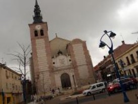 Miles de personas asisten en Getafe a la bajada de la Virgen