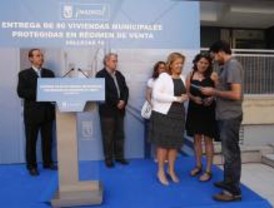80 jóvenes reciben viviendas protegidas en Vallecas