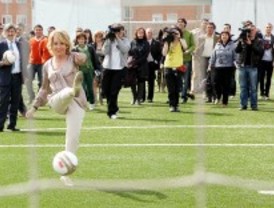 Césped artificial medioambiental para 26 campos de fútbol