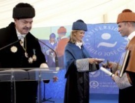 La Camilo José Cela inviste a Negroponte y Hernández con el Honoris Causa