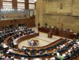 Aguirre propone dedicar el atrio de la Asamblea a las víctimas del terrorismo