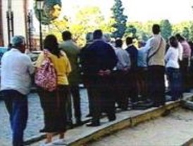 Un centenar de taxistas despide al compañero asesinado