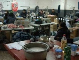 Detenidos por emplear mano de obra ilegal en talleres de confección