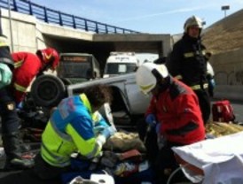Un fallecido y un herido grave tras caer su vehículo desde la M-40 a la M-511