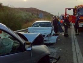 Dos heridos tras un choque frontal en la M-203