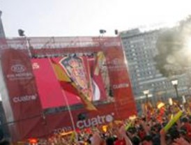 14.000 kilos de basura recogidos en Colón después del partido de la Eurocopa