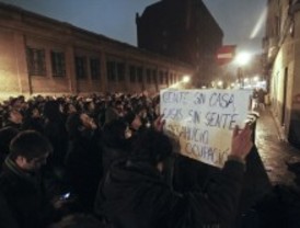 Bankia tapia las puertas de los pisos vacíos de su edificio 'okupado'