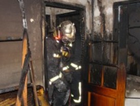 Trece heridos leves por inhalación de humo en un incendio en Getafe