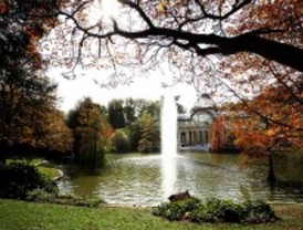 Construir juguetes reciclados en el Retiro