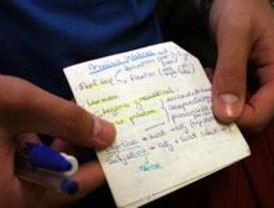 La mitad de los estudiantes copia en los exámenes