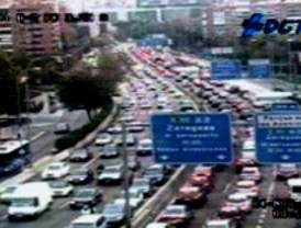 Cortado un carril de Avenida de América