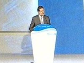 Rajoy da por superada la crisis en el PP y anuncia una oposición exigente