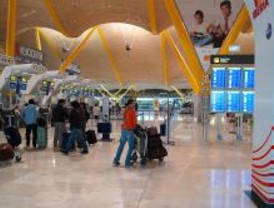 Tres hombres detenidos en Barajas al introducir más de 4 kilos de cocaína