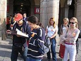 Más madrileños viajarán esta Semana Santa pero lo harán más cerca