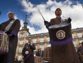 Una tamborrada finaliza la Semana Santa de Madrid