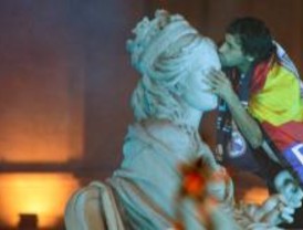 Raúl corona a La Cibeles ante más de cien mil aficionados