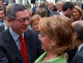 Aguirre agradece a Gallardón el apoyo a su candidatura para presidir el PP de Madrid