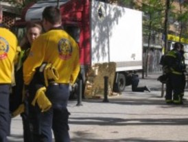 Muere arrollada por un camión en la calle Téllez