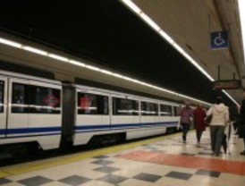 Los autobuses urbanos y el metro pierden viajeros
