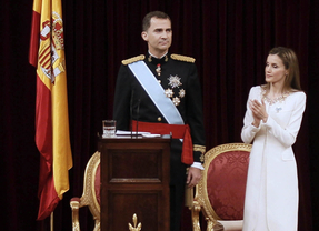 Los Reyes escuchan durante más de una hora a las víctimas del terrorismo en su primer acto oficial