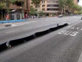 Aparcar en el carril bus y conducir sin las luces no restarán puntos del carné