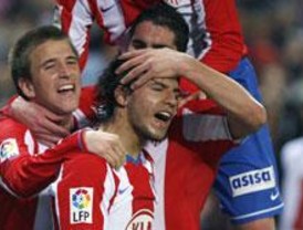 4-2: El 'Kun' se basta para tumbar al Barcelona