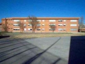 Los padres del IES Mirasierra entregarán 4.000 firmas contra el derribo del centro