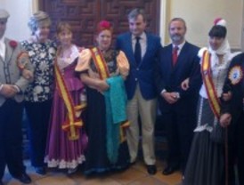 Los vecinos salvan las fiestas de Centro
