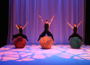 Aracaladanza lleva la pintura de Miró al teatro de La Abadía