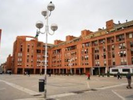 Se celebra la primera 'Feria de Asociaciones' del distrito de Tetúan