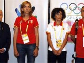 Un minuto de silencio en la Casa de España de Pekín