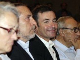 Destacados socialistas, como Corcuera, Peces-Barba o Valcarce respaldan a Gómez