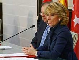 Aguirre duda a quién entregar su aval en el PP