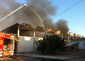 Incendio en una nave industrial de Alcalá de Henares