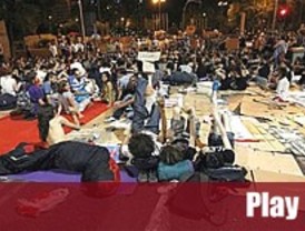 Los indignados levantan la protesta