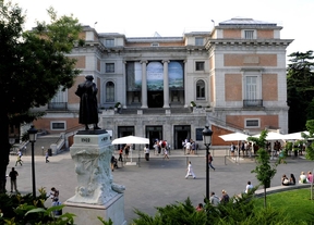 cola de turistas en la entrada Goya del Museo del Prado