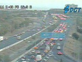 Un accidente complica el tráfico en la M-40