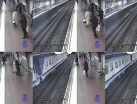 Salvado por un policía de ser arrollado en el metro