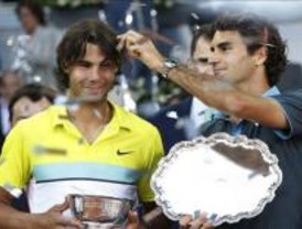 Federer cumple su amenaza y acaba con la racha de Nadal