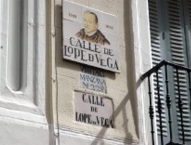 Un paseo por las calles más literarias de la capital para celebrar la Feria del Libro