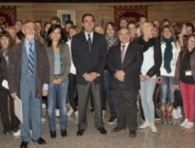 Los alumnos del IES Lázaro Cárdenas de Villalba visitan al alcalde de la localidad
